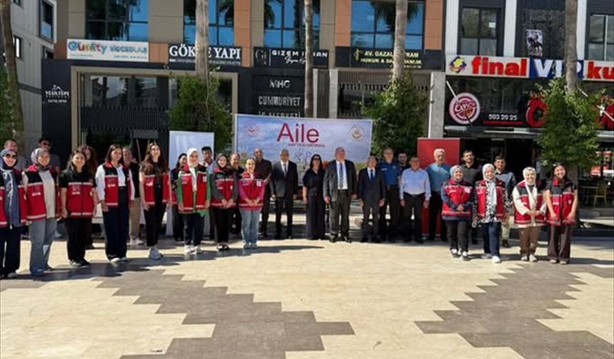 Kumluca'da Milli Aile Haftası kapsamında farkındalık yürüyüşü yapıldı