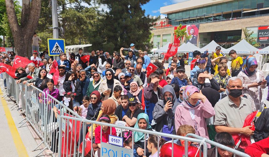 Malatya ve ilçelerinde 19 Mayıs Atatürk'ü Anma, Gençlik ve Spor Bayramı kutlandı
