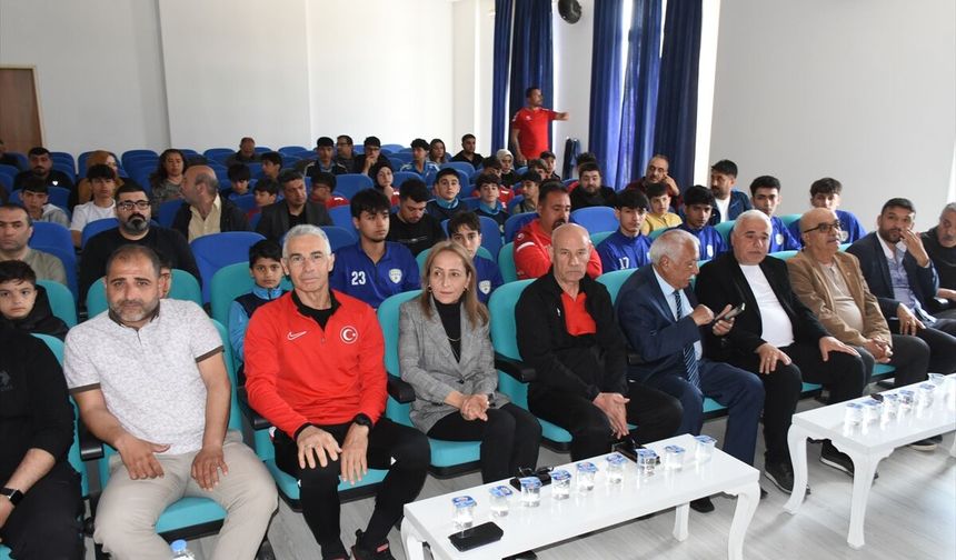 Malatya'da kaleci antrenörlerine eğitim verildi
