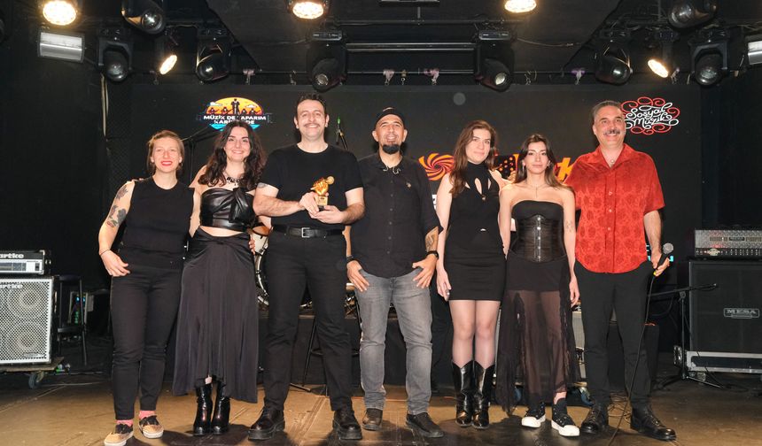 MediaMarkt Türkiye'nin müzik grubu 'Tech Cares'e jüri özel ödülü