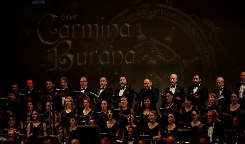 Mersin'de 'Carmina Burana' sahne kantatı sanatseverlerle buluştu