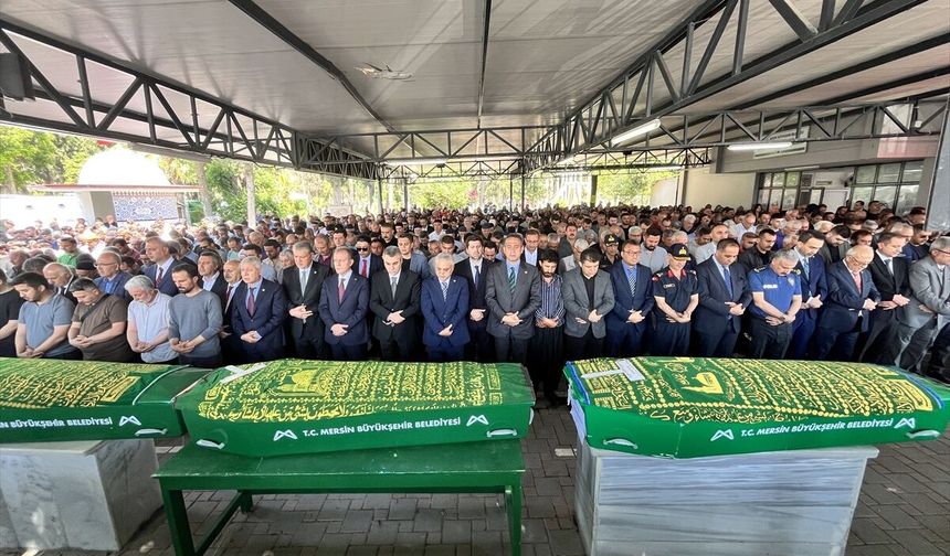 Mersin'de silahlı saldırılarda hayatını kaybeden 5 kişi için cenaze töreni düzenlendi