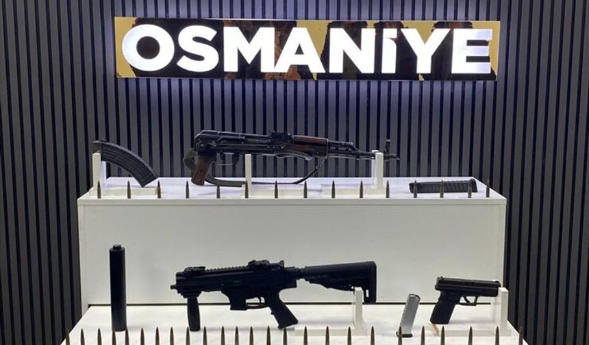 Osmaniye'de 4 ruhsatsız silah ele geçirilen otomobildeki 3 zanlı tutuklandı