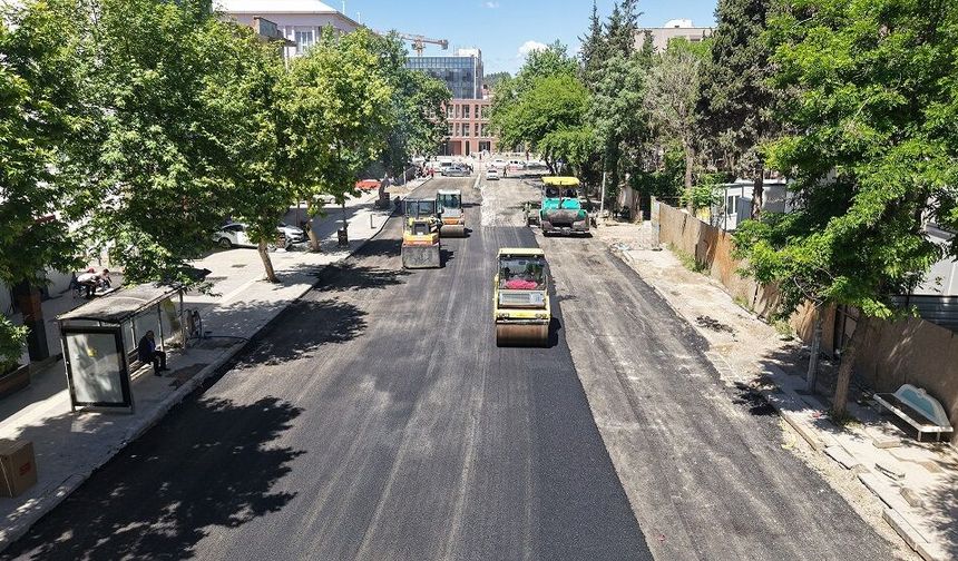 Cahit Zarifoğlu Caddesi’nde Asfalt Serimine Başlandı