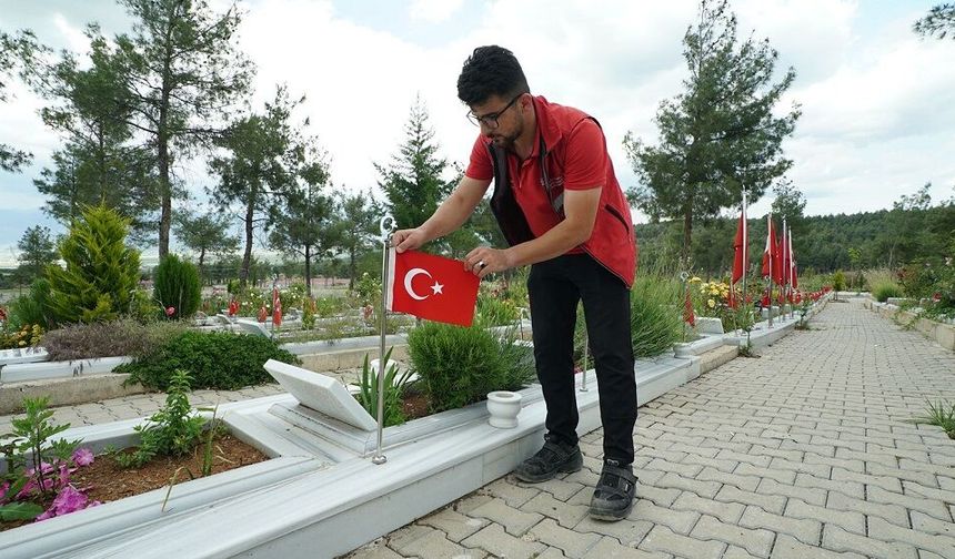 Kapıçam Mezarlığı Bayrama Hazırlanıyor