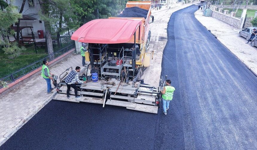 Şehir Tarihinin En Büyük Asfalt Seferberliği Tüm Hızıyla Sürüyor