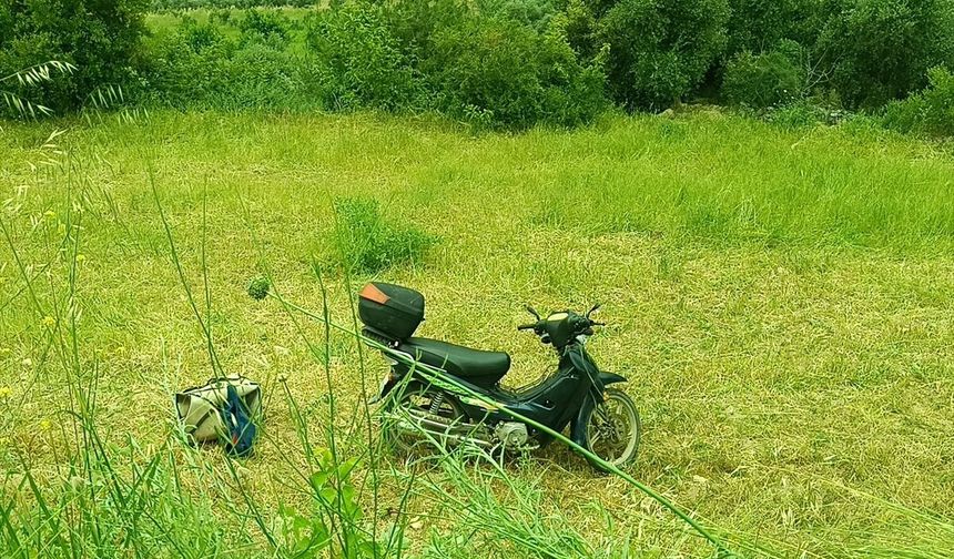 Adana'da şarampole devrilen motosikletteki 2 kişi yaralandı