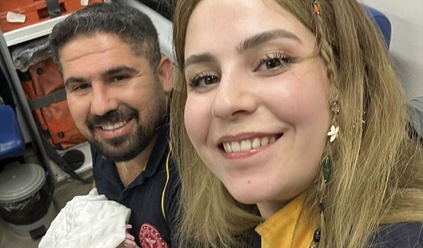 Malatya'da hamile kadın ambulansta doğum yaptı