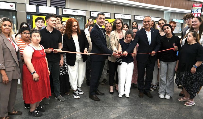 Mersin'de özel gereksinimli çocukların geri dönüşümle yaptığı eserler sergilendi