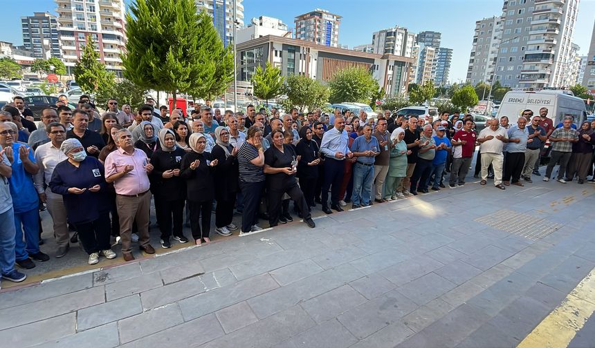 Mersin'de yaşamını yitiren sağlık çalışanı için hastanede tören yapıldı