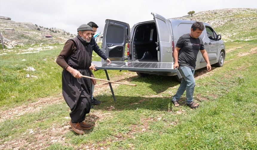 Mersin'de Yörük aileye güneş paneli desteğinde bulunuldu