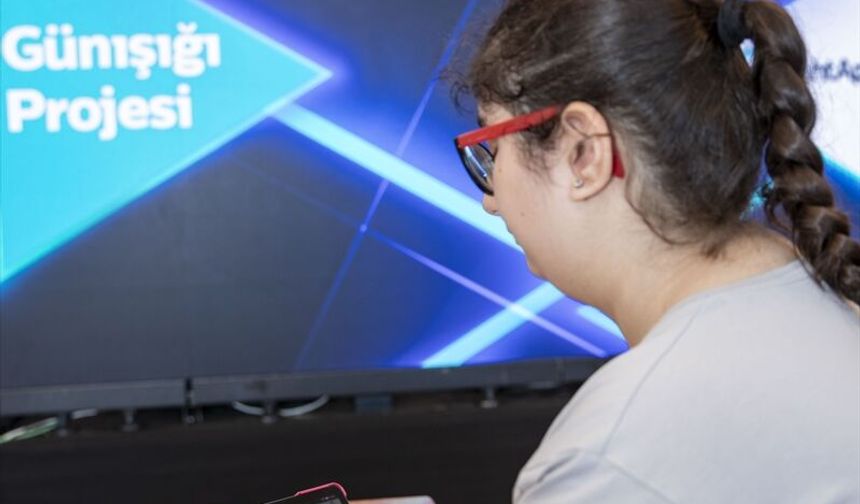 Türk Telekom'un TahtApp uygulamasıyla karne heyecanı 7 ilde 5G'yle eş zamanlı yaşandı