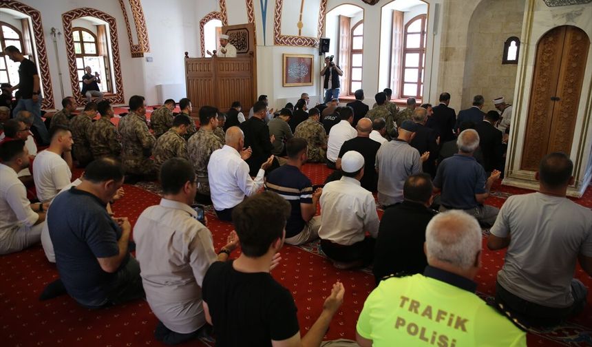 Adana, Mersin ve Hatay'daki camilerde 15 Temmuz şehitleri için mevlit okutuldu