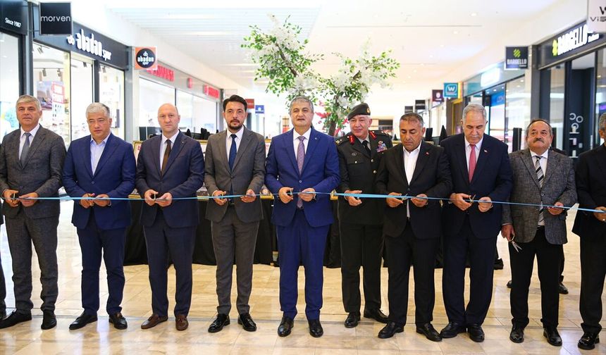 Adana'da '15 Temmuz Fotoğraf Sergisi' açıldı