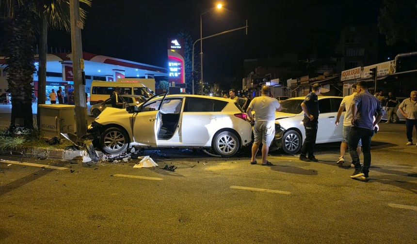Adana'da iki otomobilin çarpışması sonucu 1 kişi yaralandı