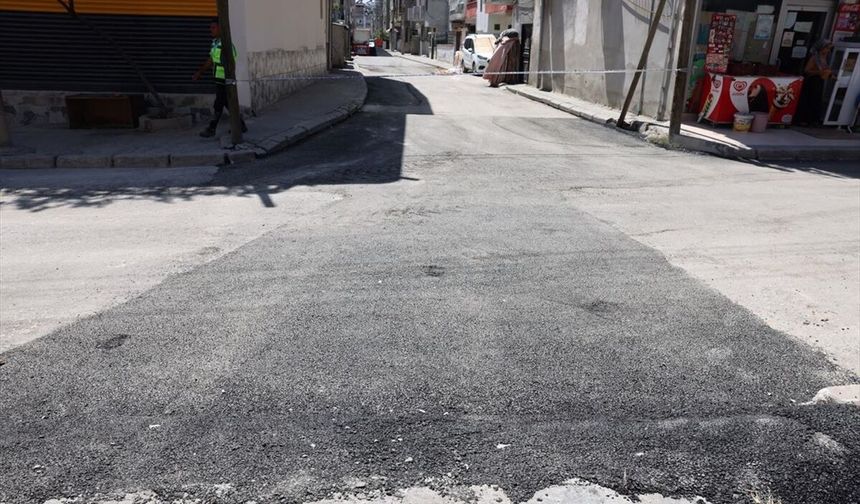 Akdeniz ilçesindeki yol bakım, onarım ve yenileme çalışmaları sürüyor