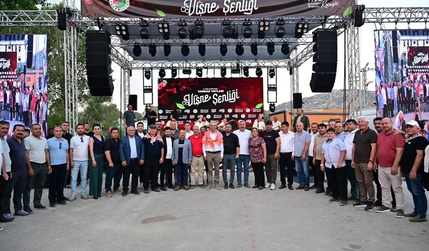 Antalya'da '2. Geleneksel Varsak Yaylası Vişne Şenliği' düzenlendi