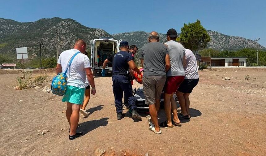 Antalya'da gezi teknesinde yaralanan kişiye tıbbi tahliye