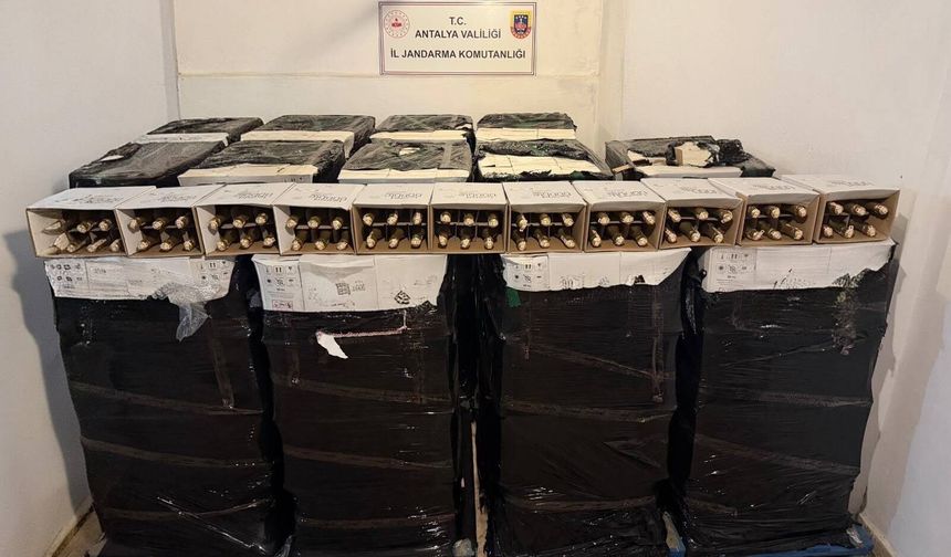 Antalya'da otel deposunda 13 bin litre sahte ve kaçak içki ele geçirildi