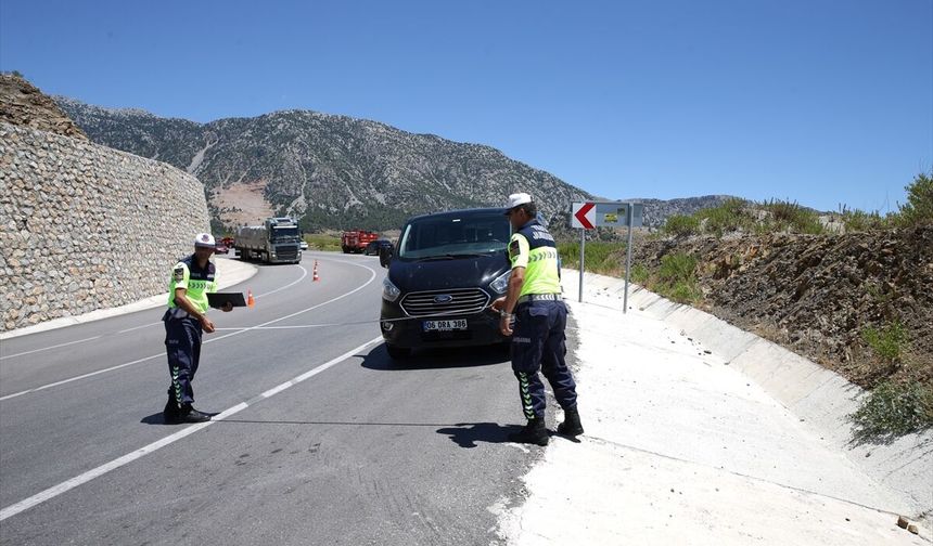 GÜNCELLEME - Antalya'da uçuruma yuvarlanan minivandaki 5 kişi hayatını kaybetti