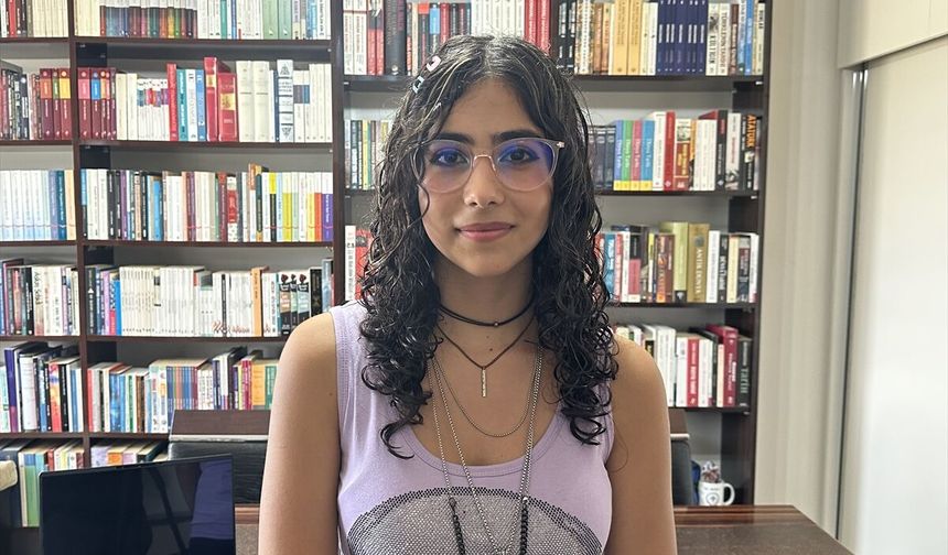 Hatay'da LGS sınavında tam puan alan Bade Şeker genetik mühendisi olmak istiyor