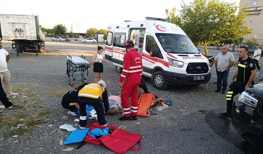Hatay'da SUV tipi araçla motosikletin çarpışması güvenlik kamerasında