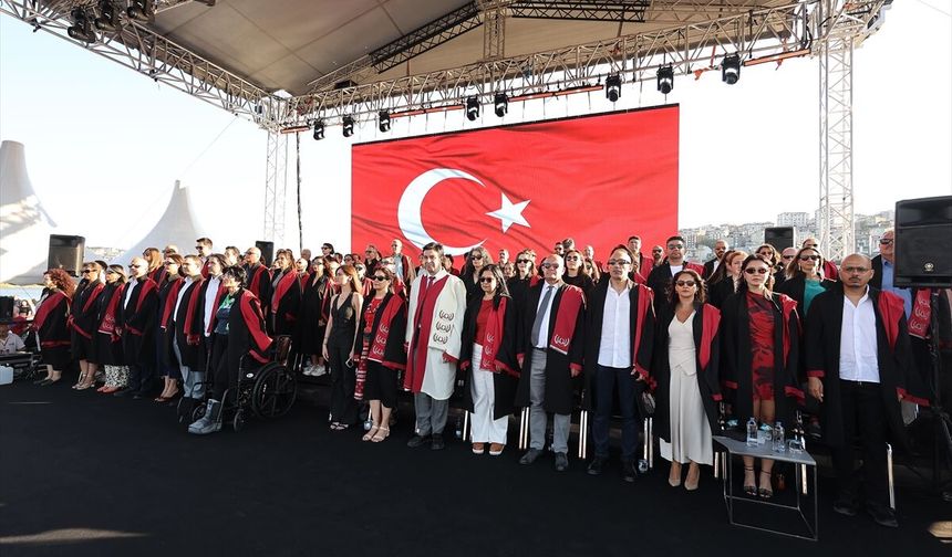 İstanbul Bilgi Üniversitesi'nde mezuniyet töreni düzenlendi