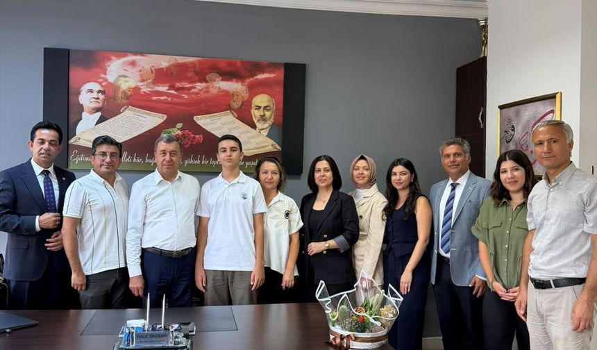 LGS Türkiye birincisi Eren Kocaöz'den İlçe Milli Eğitim Müdürü Tekdemir'e ziyaret