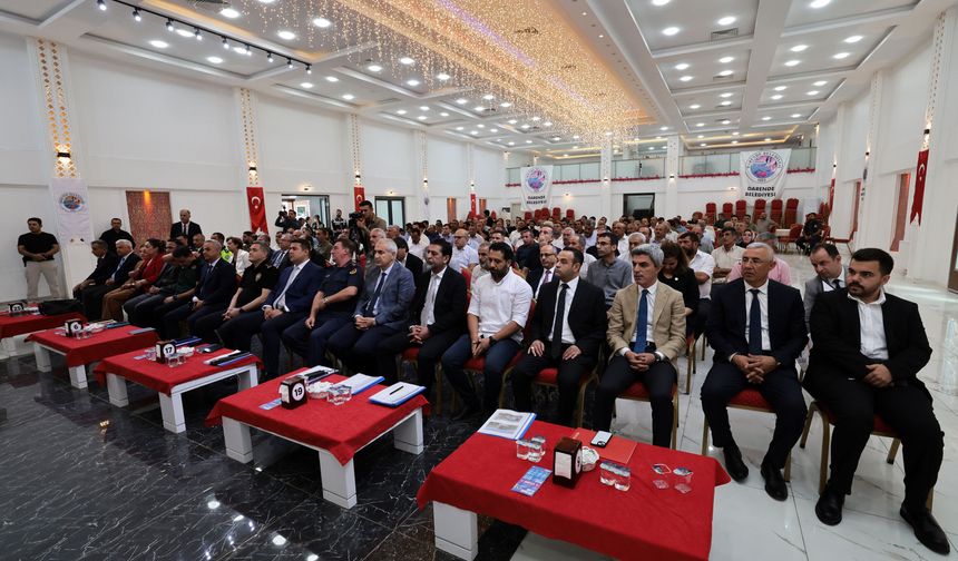 Malatya Valisi Seddar Yavuz, Darende'deki iş merkezi ve deprem konutları inşaatlarını inceledi