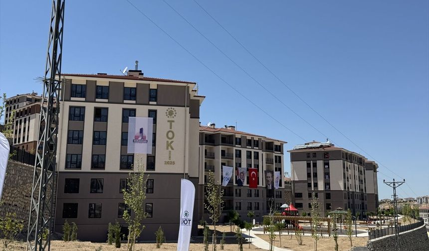 Malatya'da 4 bin 359 deprem konutu ve 115 iş yeri hak sahiplerine teslim edildi