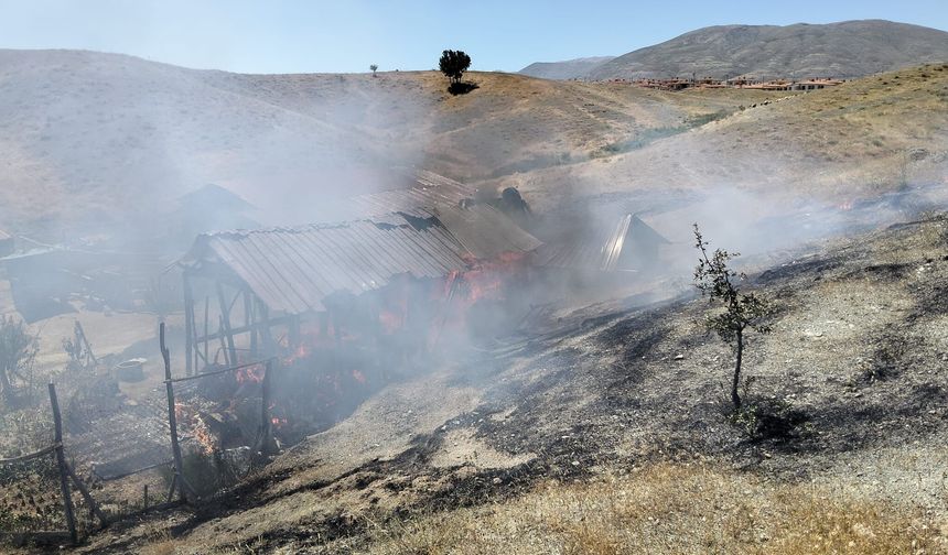 Malatya'da barakada çıkan yangın söndürüldü