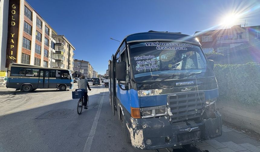 Malatya'da meydana gelen zincirleme kazada 10 kişi yaralandı