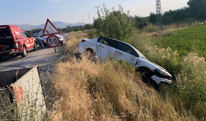 Malatya'da otomobil ile kamyonet çarpıştı, 3 kişi yaralandı