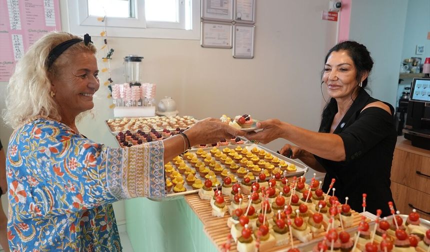 Mersin'de meslek edinme kursunu tamamlayan 60 yaşındaki kadın kendi iş yerini açtı
