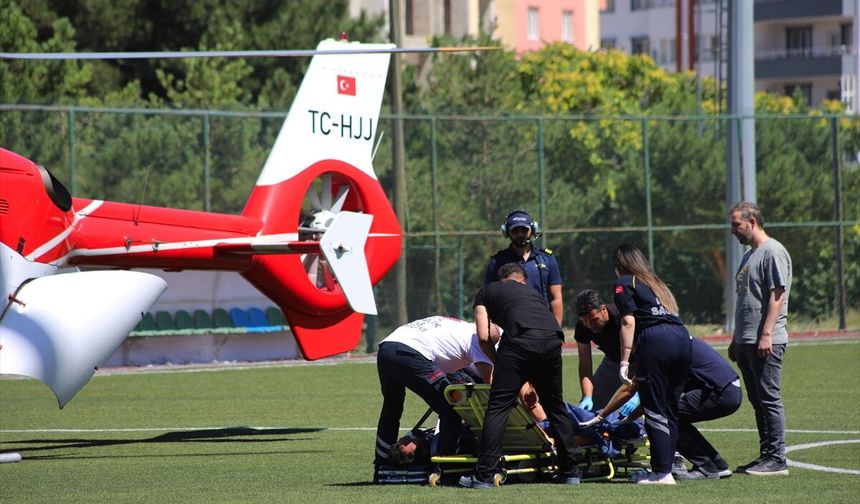 Mide kanaması geçiren hasta ambulans helikopterle hastaneye götürüldü
