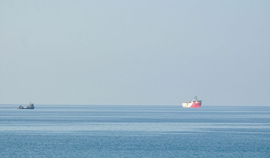 Oruç Reis sismik araştırma gemisi Mersin açıklarına demirledi