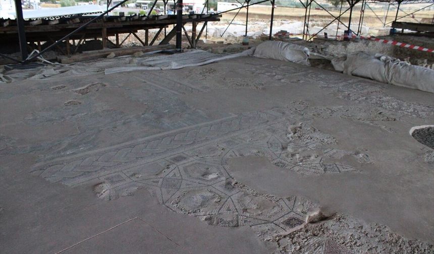 Pompeiopolis Antik Kenti'nde Roma villasının mozaikleri gün yüzüne çıkarılıyor