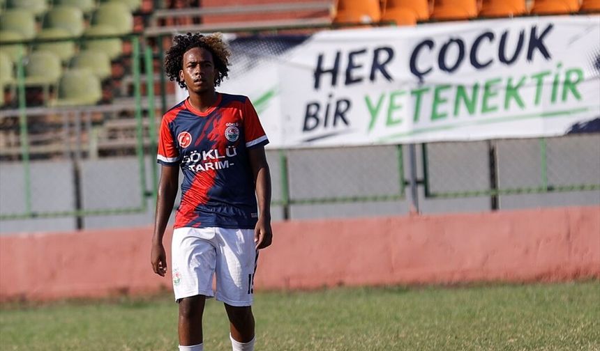 Sudanlı annenin Yörük oğlu Ahmet futbol kariyerinde ilerlemek istiyor