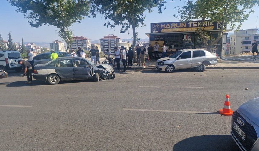 Kahramanmaraş’ta zincirleme kaza: 1 yaralı