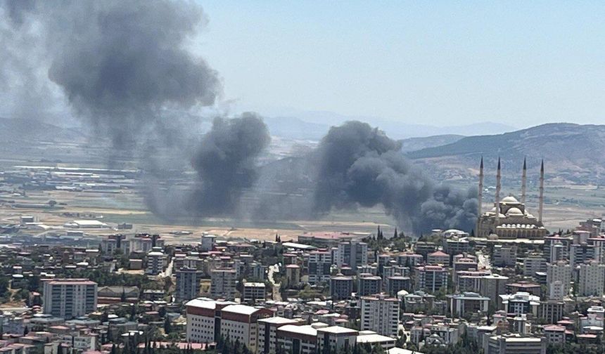 Kahramanmaraş’ta plastik deposu ve tekstil fabrikasında yangın