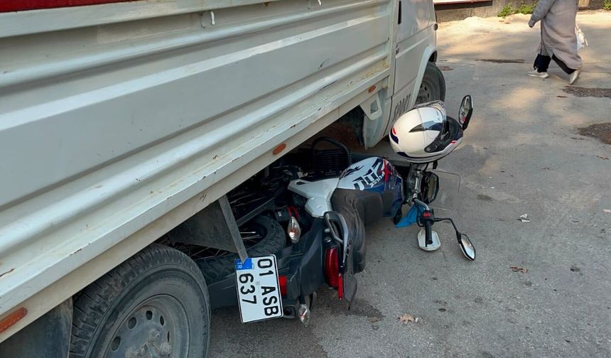 Adana'da pikap ile çarpışan motosikletin sürücüsü yaralandı