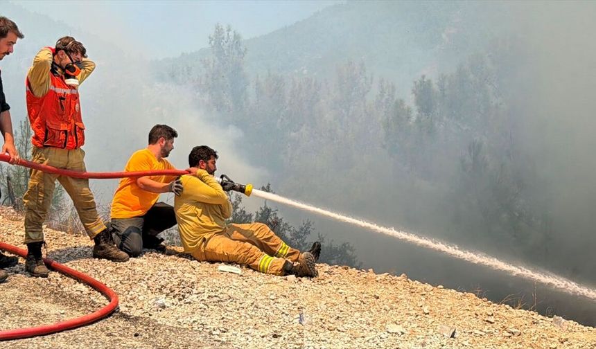 GÜNCELLEME - Antalya'nın Alanya ilçesinde ormanlık alanda yangın çıktı