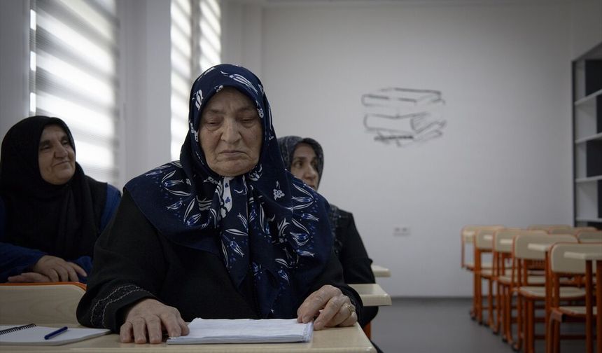 80 yaşında okuma yazma öğrendi