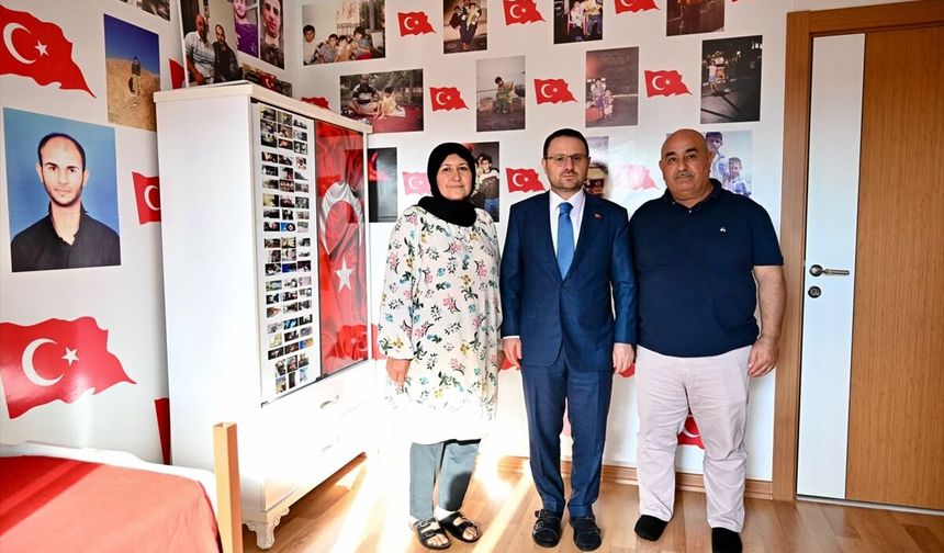 Adalet Bakanı Gürlek, Adana'da şehit ailesini ziyaret etti