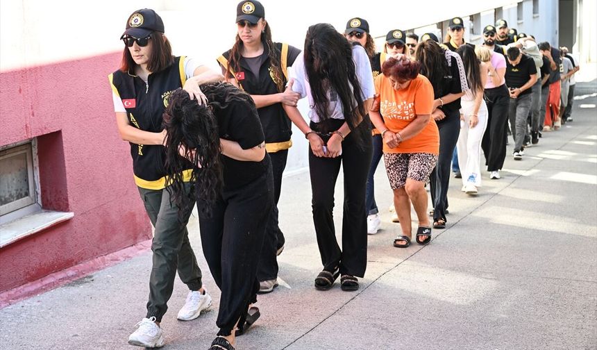 Adana merkezli fuhuş operasyonunda 17 zanlı tutuklandı