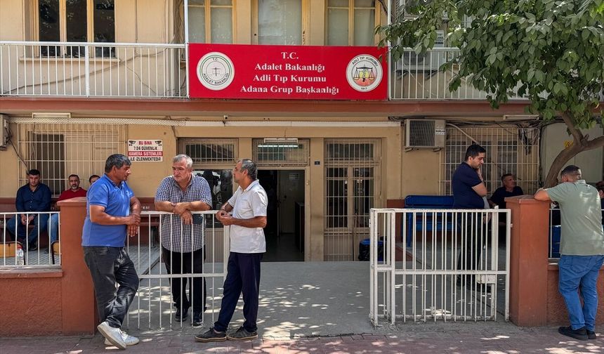 Adana'da boşandığı eşinin tabancayla öldürdüğü kadının cenazesi defnedildi