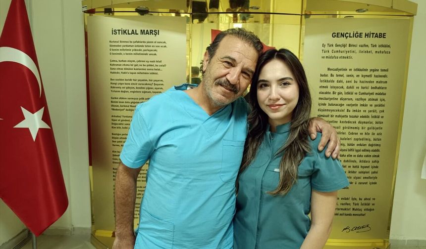 Adana'da doktor baba-kız aynı hastanede görev yapmaya başladı