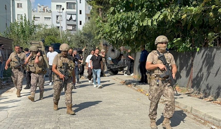 Adana'da polise el bombası ve tabancayla direnen firari hükümlü operasyonla yakalandı