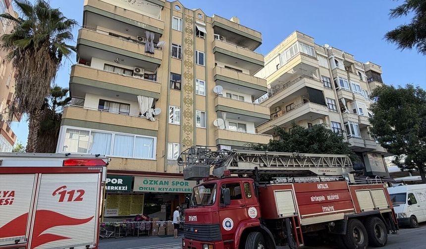 Alanya'da apartman dairesinde çıkan yangın hasara neden oldu