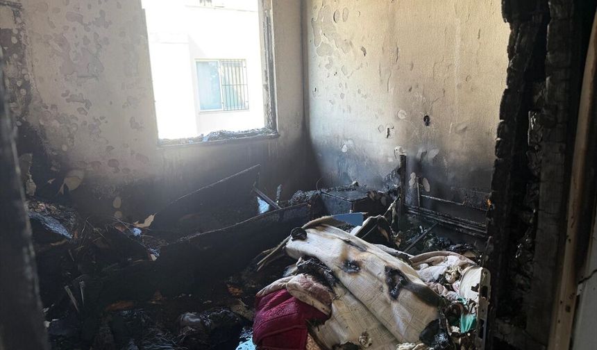 Antalya'da bir evde çıkan yangın hasara neden oldu